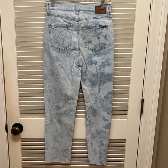 22. Calvin Klein High Rise Straight Jeans in Tie-Dye Effect Acid Wash - Picture 9 of 16